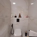 Oura Apartament *