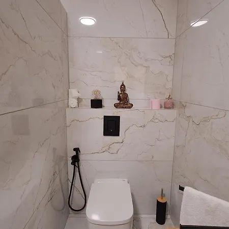 Oura Apartament *